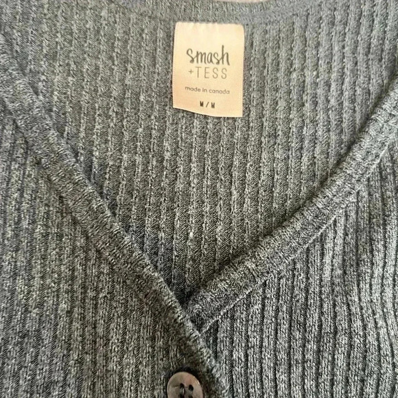 ❤️2/$30❤️[M]Smash+Tess  Ribbed Button Tank Top Side Slits - Picture 4 of 6